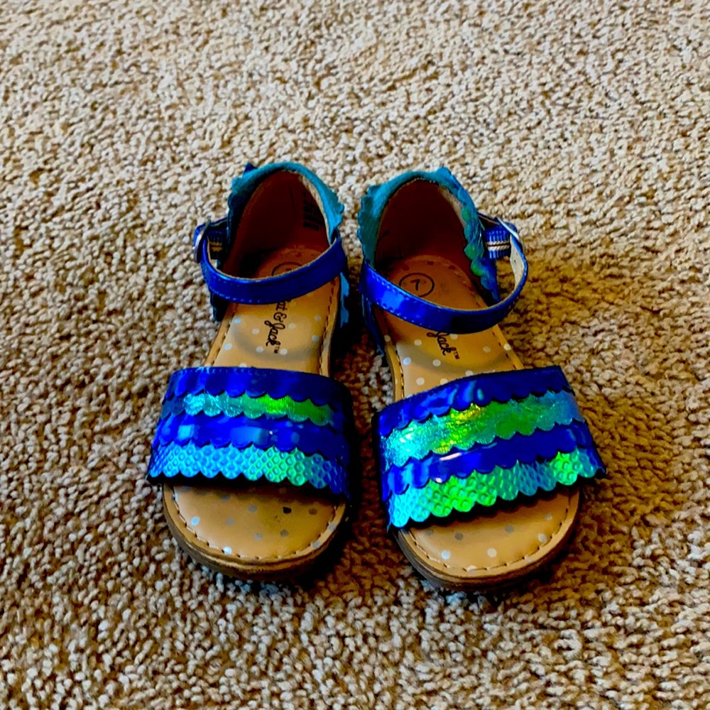 Kids size 7 shoes